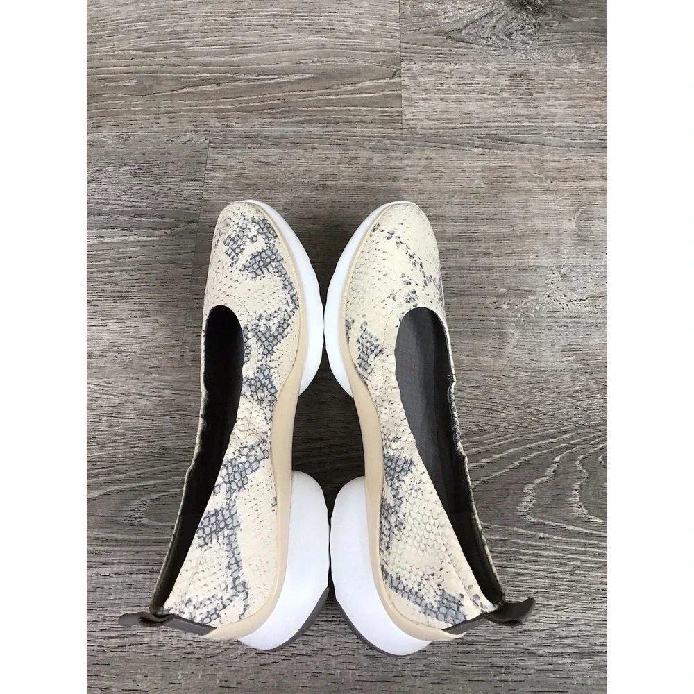 Cole Haan Womens Size 9B Grand Ambition Cream Snake Print Flats W16649